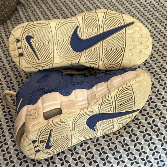 Kids Nikes - Picture 10 of 10
